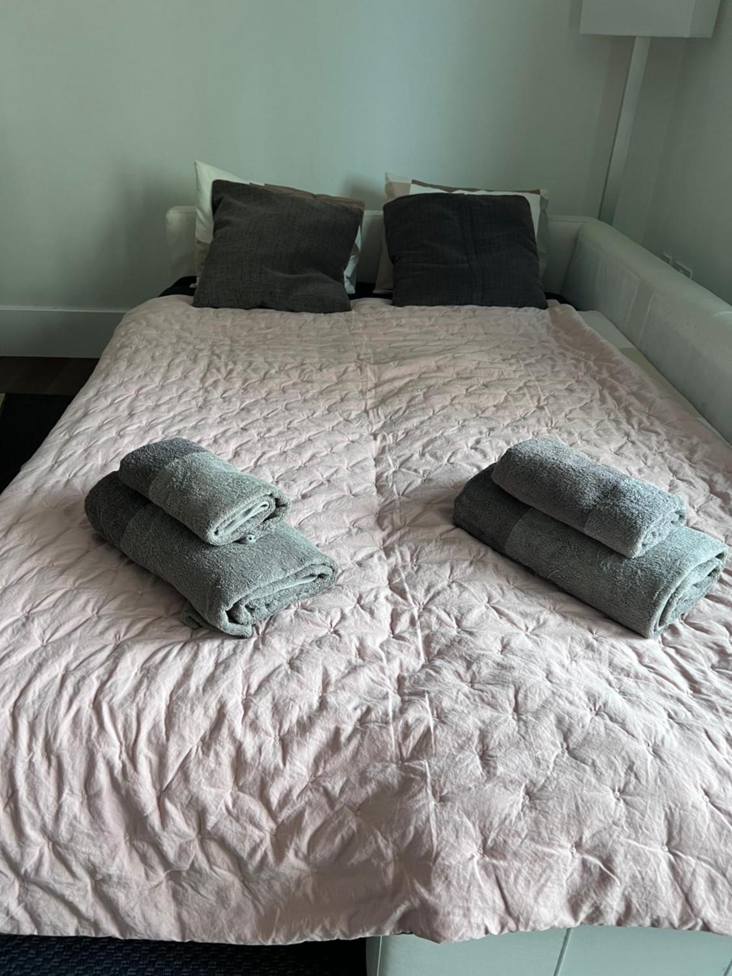 Deluxe 1-Bed Apartment In The City Centre Cebelitarık Dış mekan fotoğraf